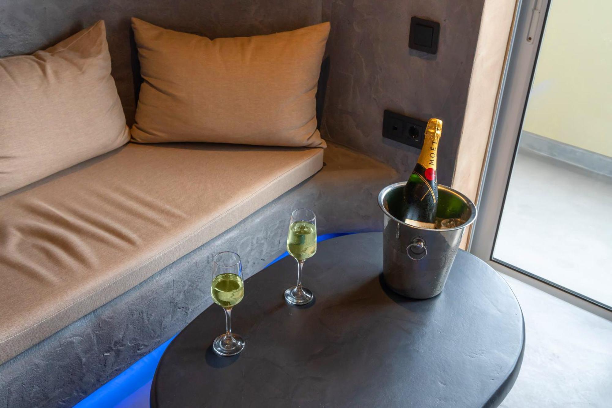 Alfa Hotel Skaramangás Esterno foto