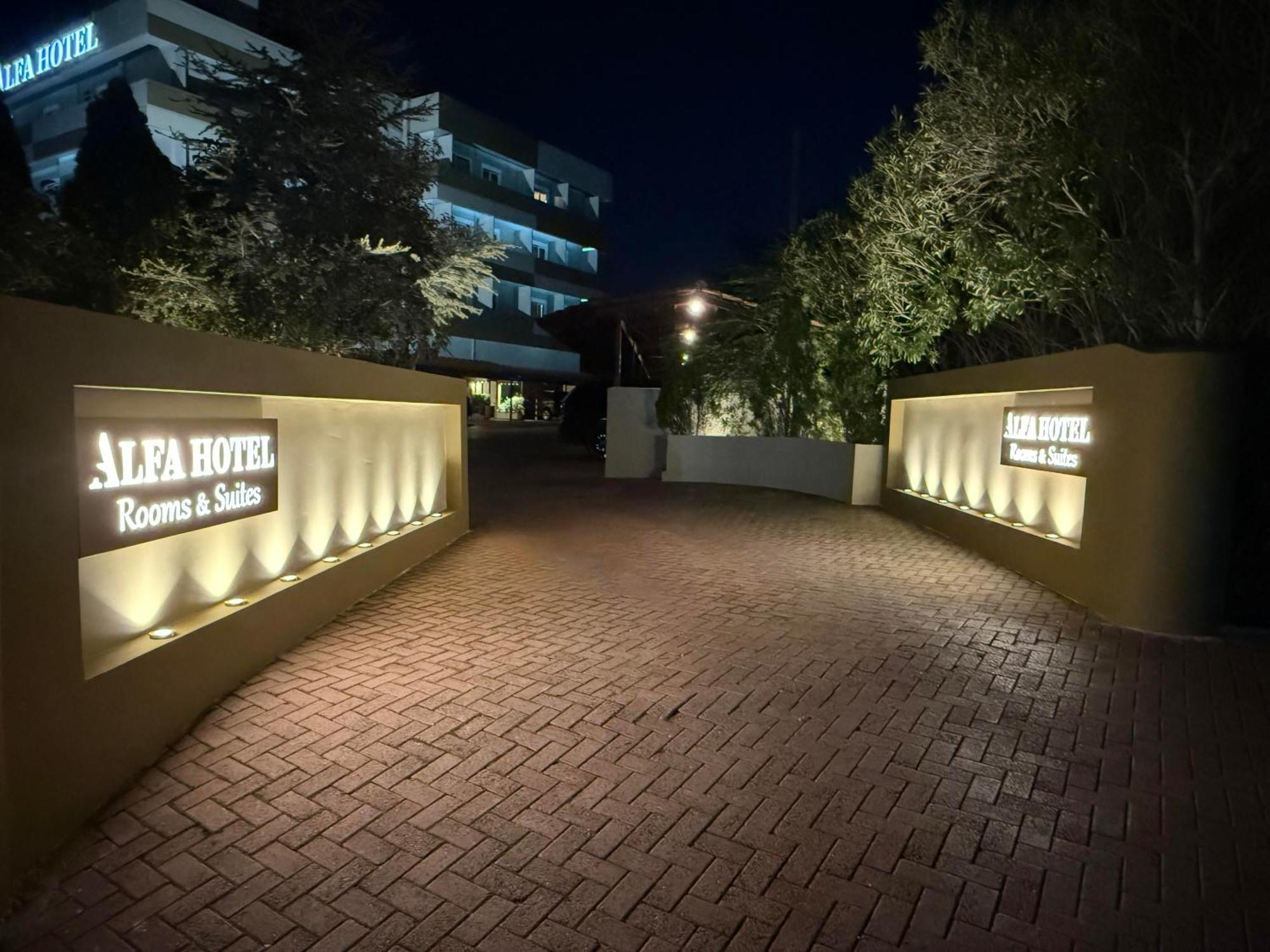 Alfa Hotel Skaramangás Esterno foto